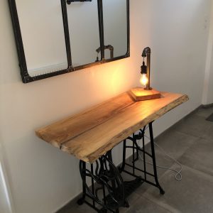 Alternative view of Console sur pied de machine à coudre