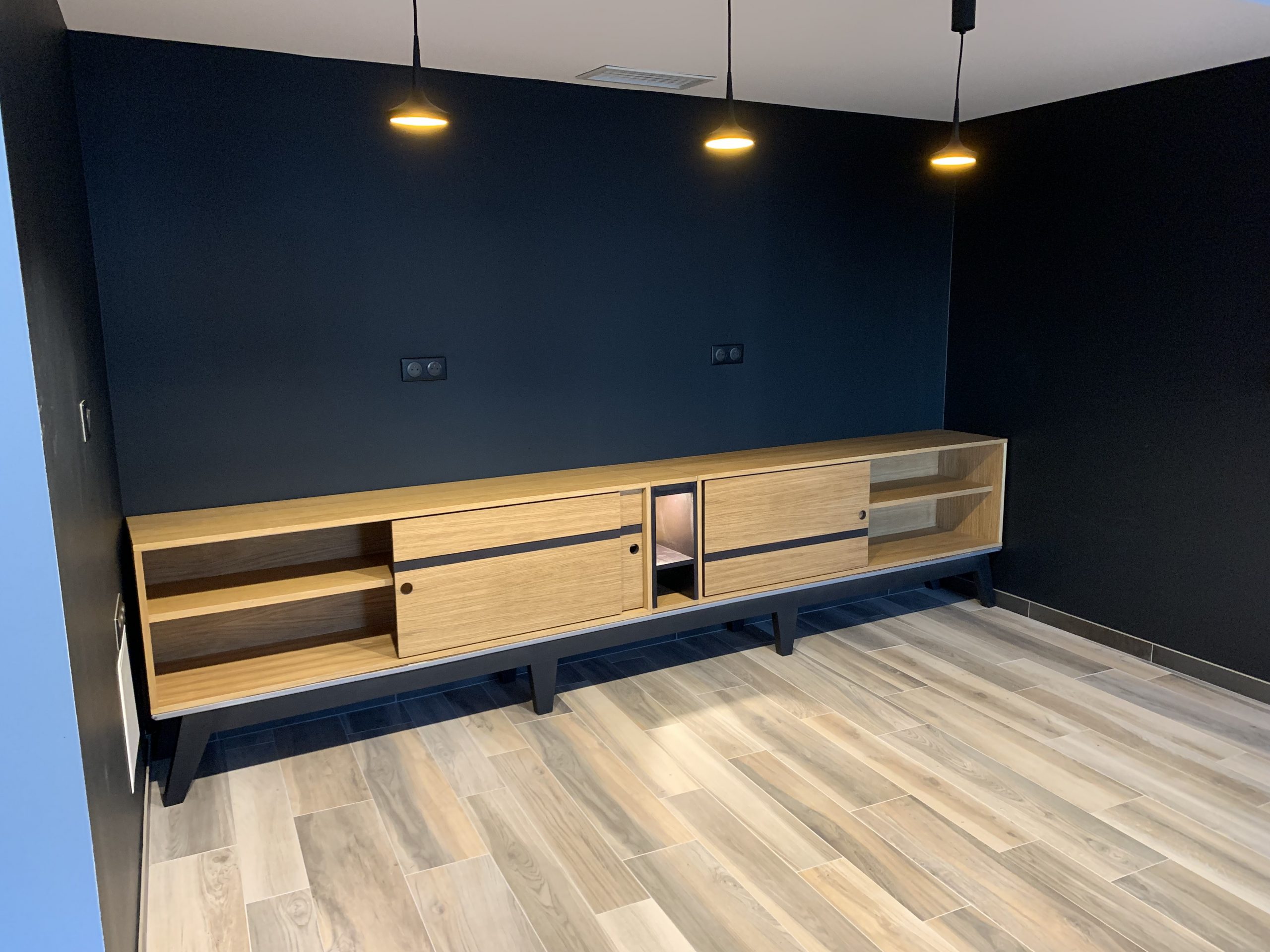 grand buffet en chêne et noir - Atelier Quinquete