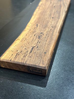 Planche Noyer et résine noire