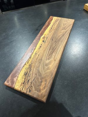 Planche Noyer et résine cuivrée
