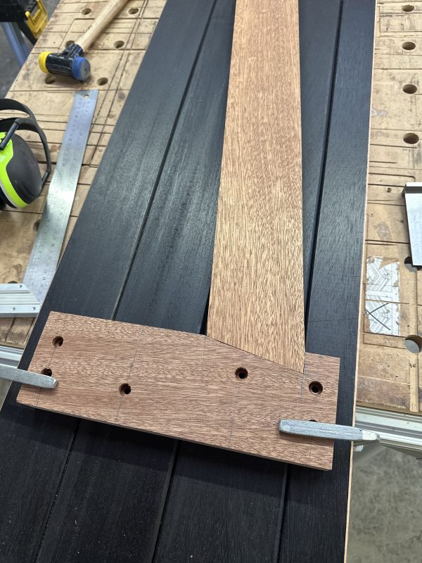 assemblage d'echarpe de volets en Z - bois exotique - Atelier Quinquete