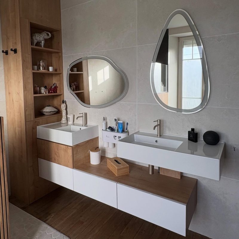 Meuble de salle de bain sur mesure en chêne Hamilton et blanc brillant