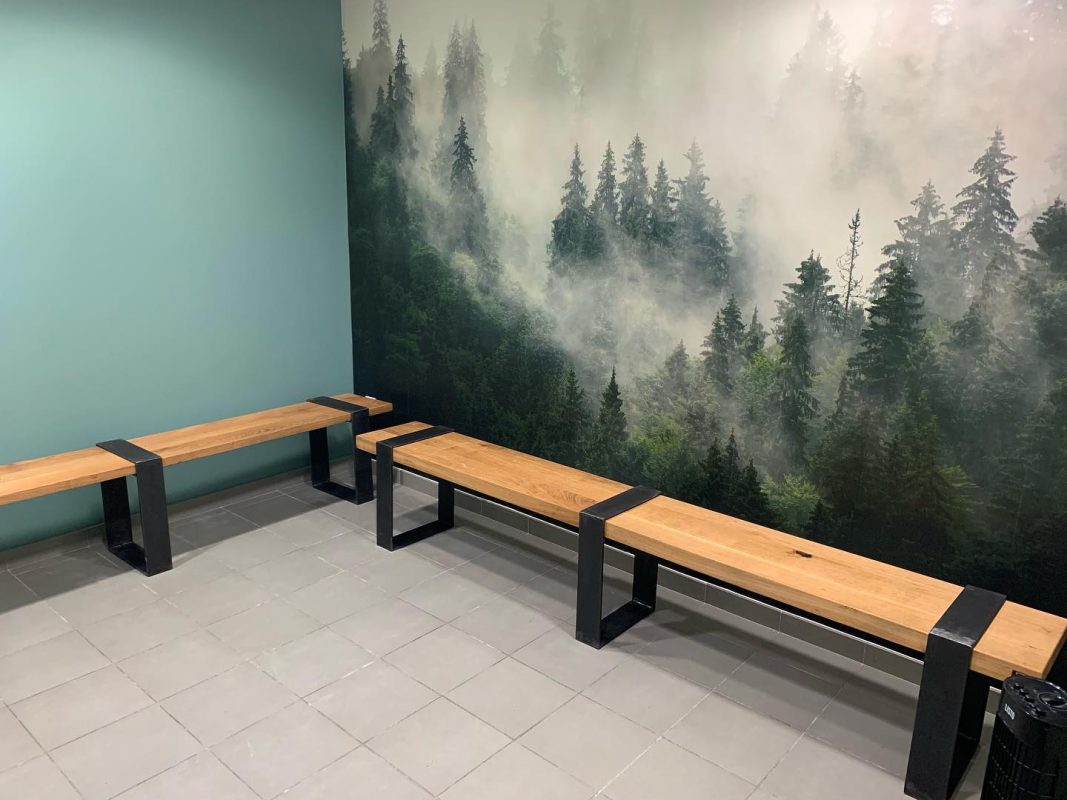 Trois bancs sur mesure en chêne massif et pieds métal