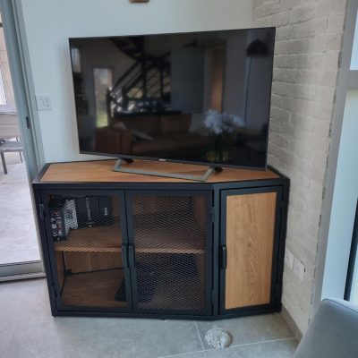Meuble TV entièrement réalisé sur mesure par Atelier Quinquete