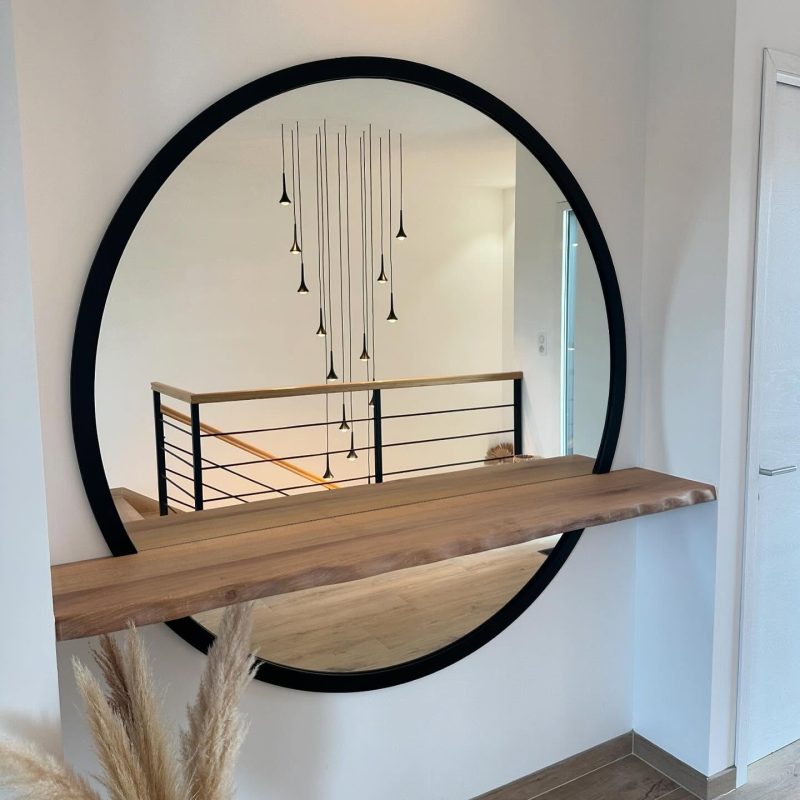 Miroir rond de 160 cm avec cadre noir et tablette en chêne massif live edge