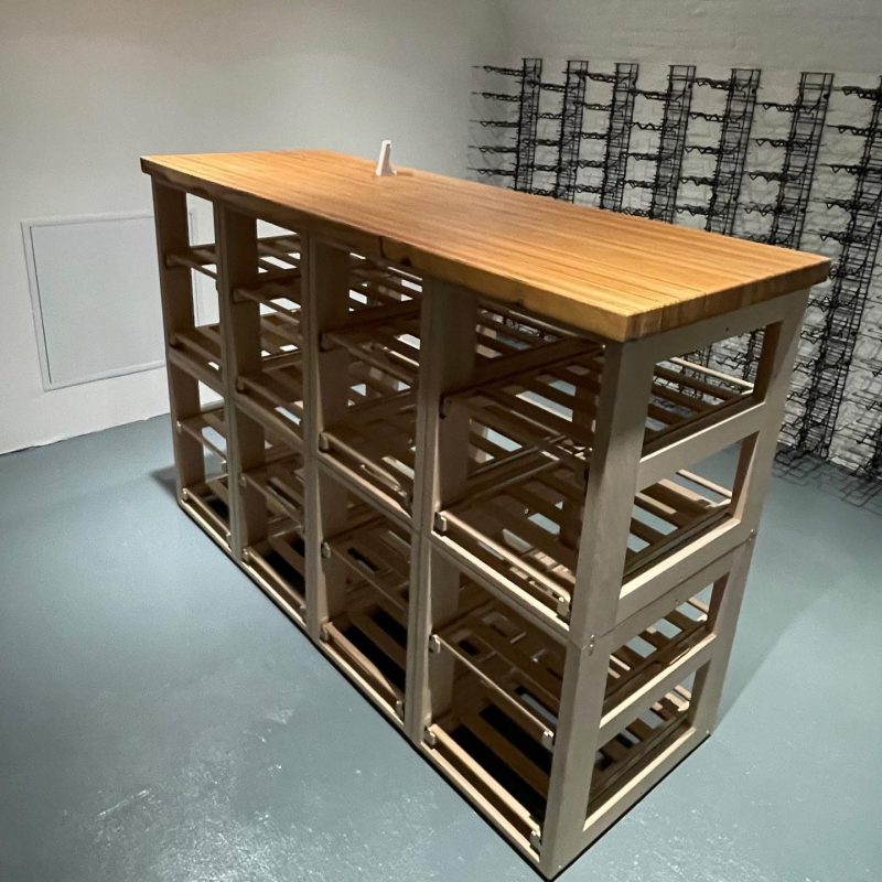 Plan de travail sur mesure en BauBuche hêtre multilignes 45 mm pour cave à vin