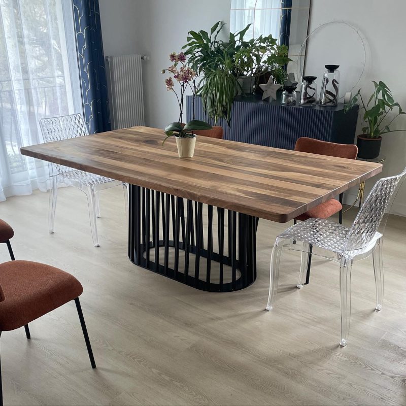 Table sur mesure en noyer massif 200 x 110 cm sur pied métal
